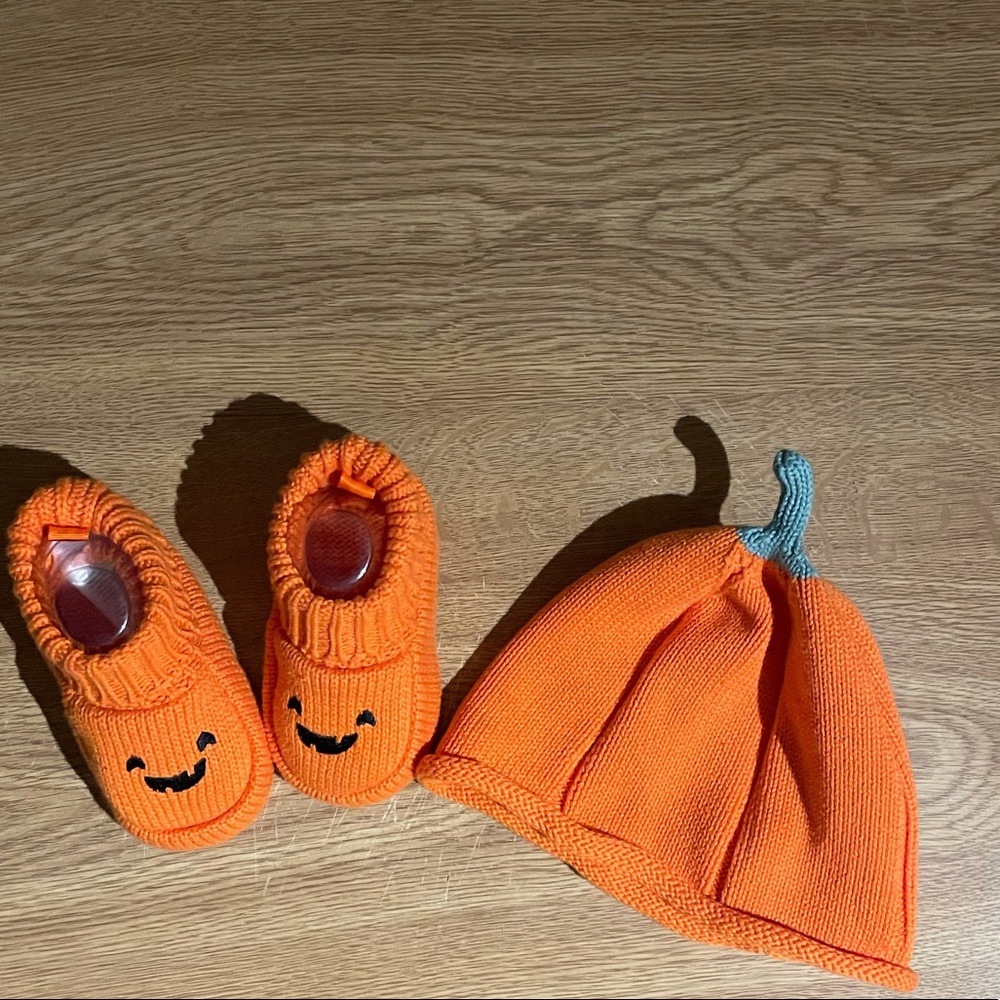 Baby pumpkin beanie hat and booties!